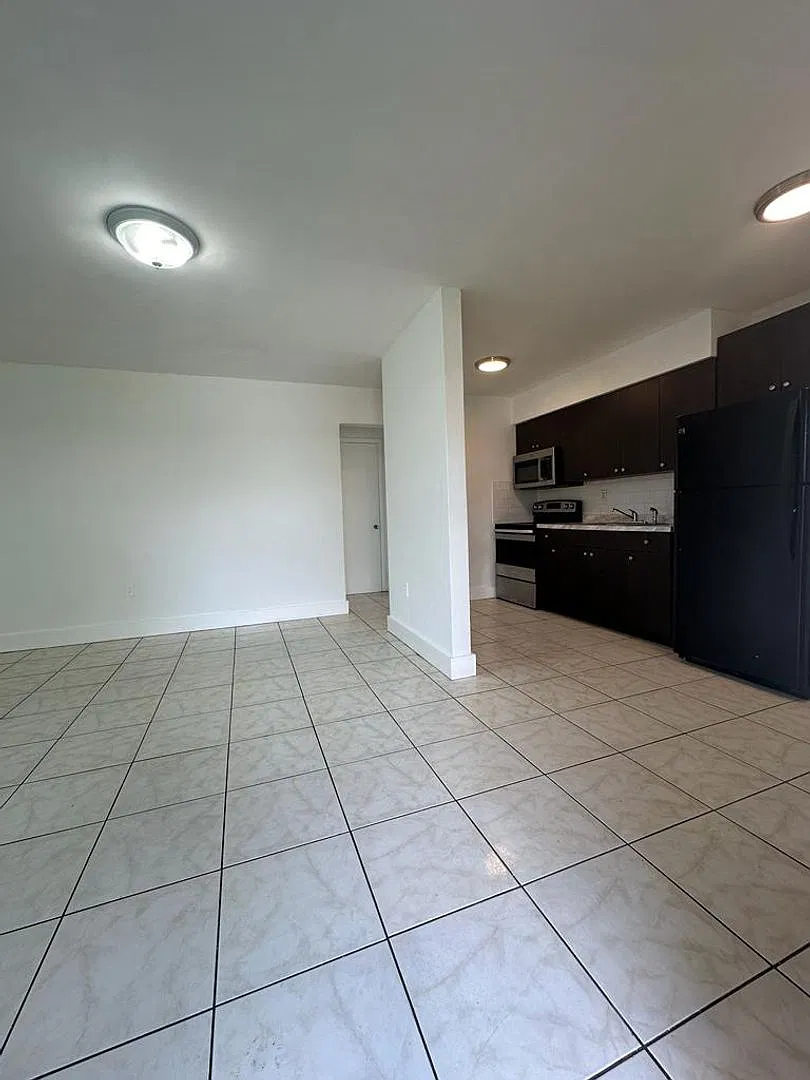 Welcome to Our Charming 2-Bedroom and 1-Bathroom Aparments — Photo 4
