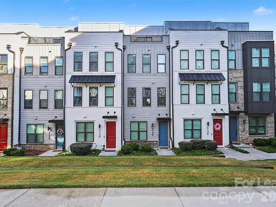 2132 Terwilliger Ter