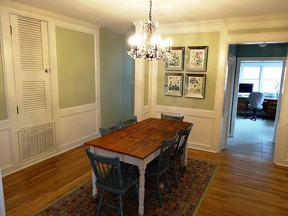 4th image of 204 S Columbus St