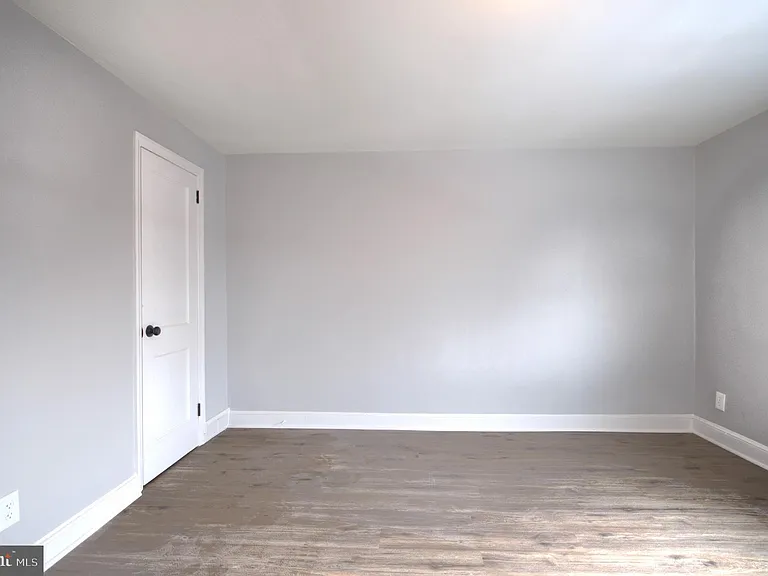 1327 Jackson St — Photo 33