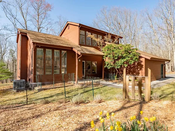4553 Preston Forest Dr, Blacksburg, VA 24060