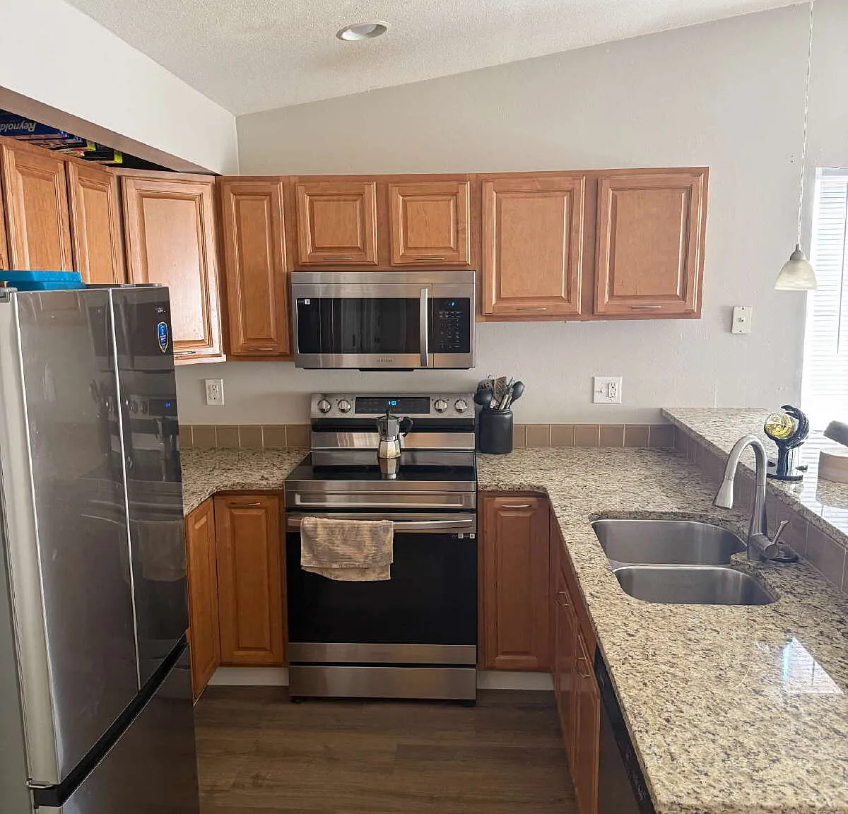 4 bed, 2.0 bath, 1700 sqft, $2,595 — Photo 4
