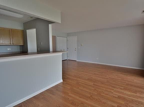 4th image of 209 W Court Of Shorewood APT 1