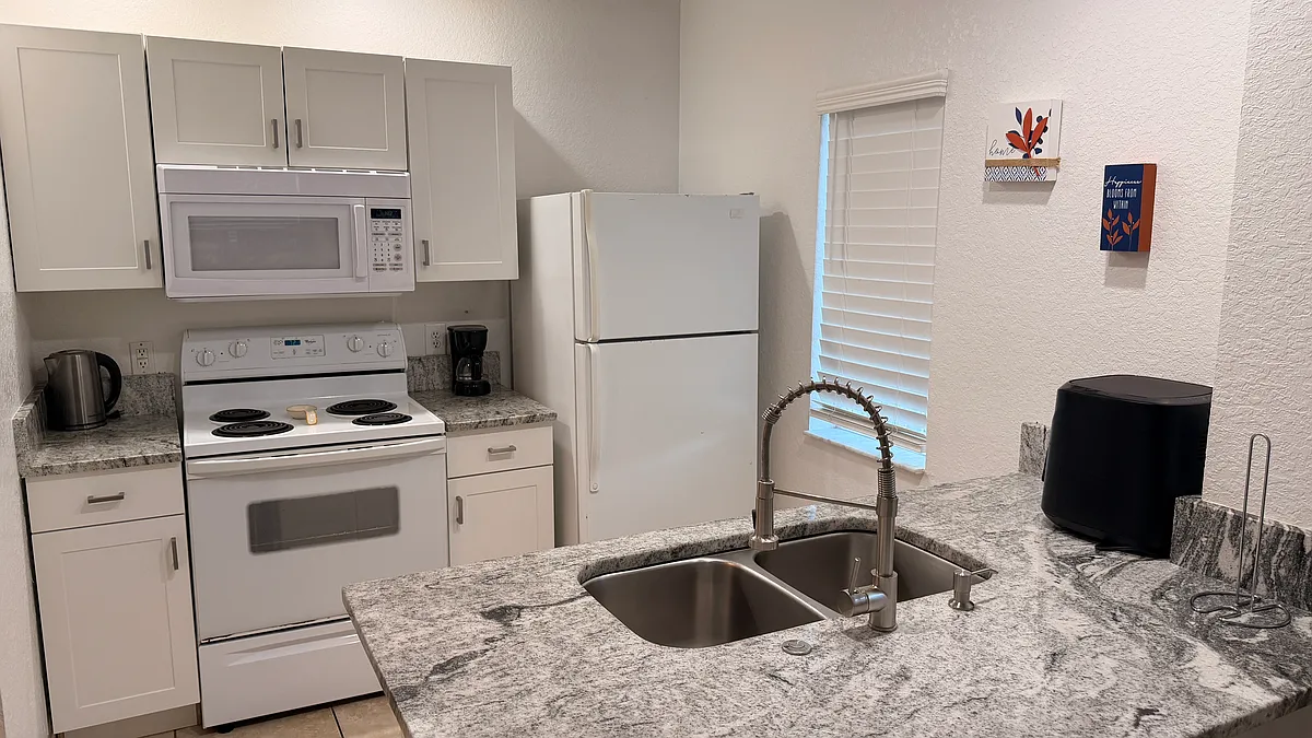 Building Photo - 4005 Santa Maria Dr #108