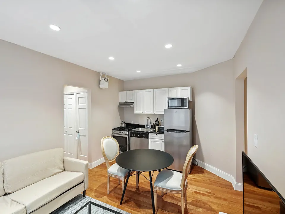 23 E 109th St #4-E