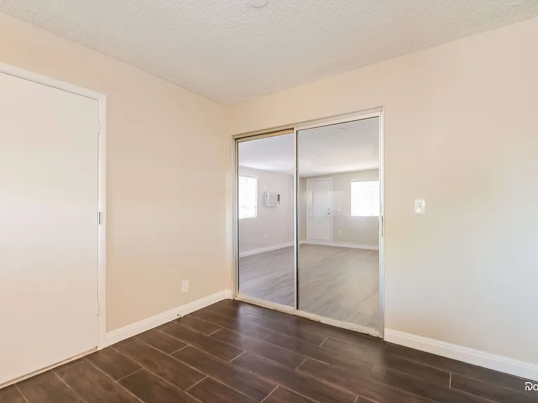 422 Chateau Dr — Photo 6