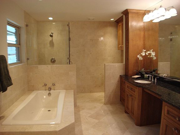 4th image of 13720 Sprucewood Dr