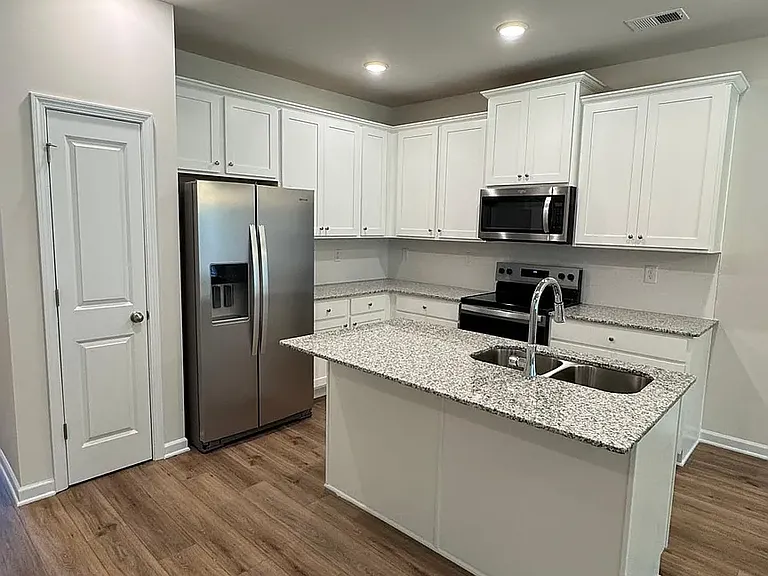 4284 SW Notting Hill Dr — Photo 3