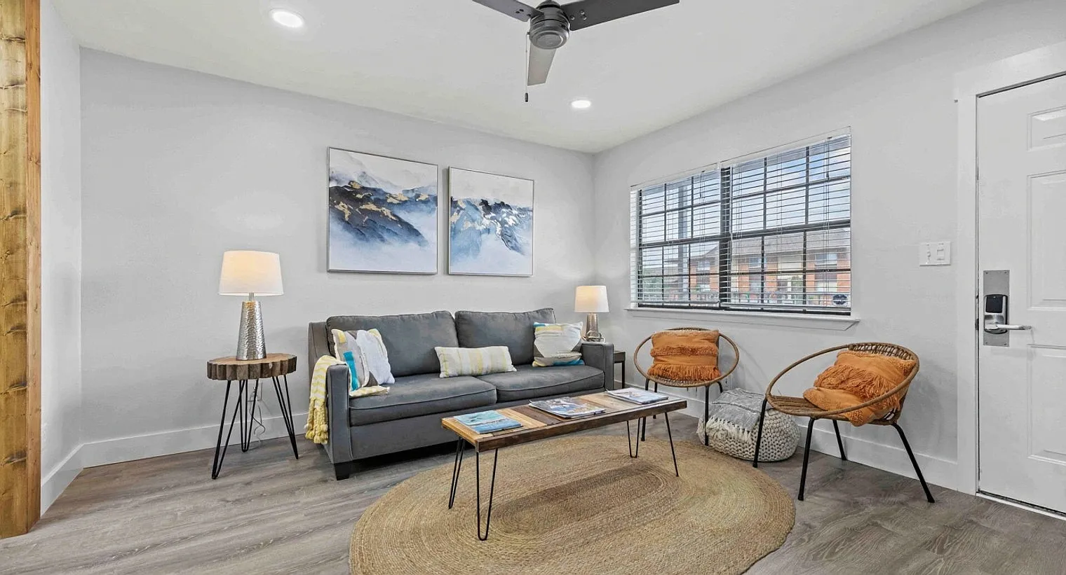 1 bed, 1.0 bath, 6200 sqft, $1,647 — Photo 3