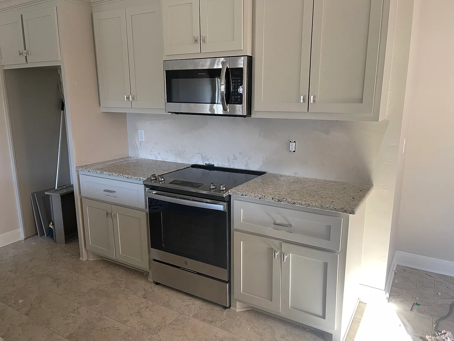 3 bed, 1600 sqft, $2,200 — Photo 3