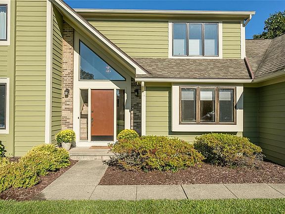 3rd image of 8 Cambray Dr