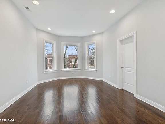 3rd image of 7821 S Burnham Ave