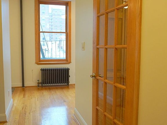 4th image of 114 E 7th St APT 15