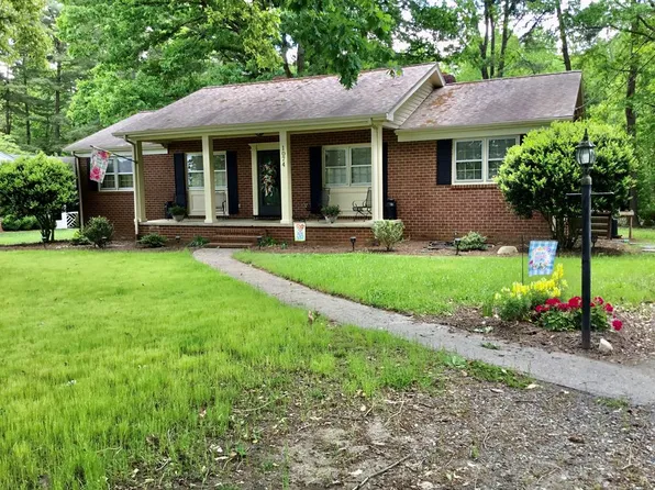 1074 Golf Course Rd, Halifax, VA 24558