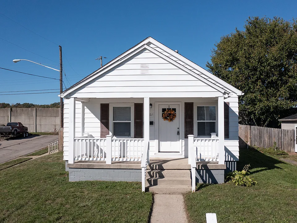 2761 Cadillac St