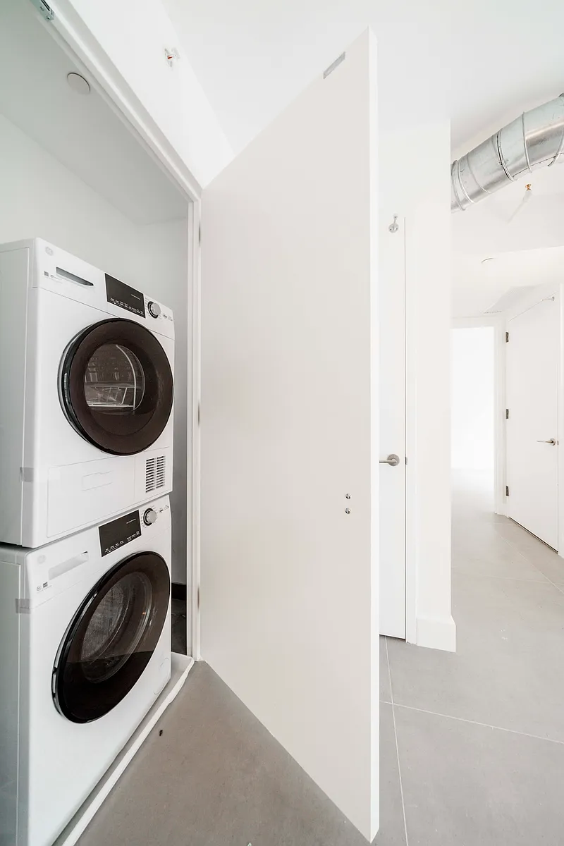 Building Photo - 339 W 38th St #PHA
