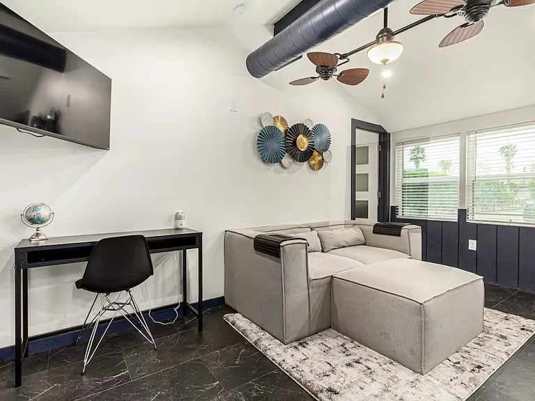 1024 E Taylor St — Photo 5