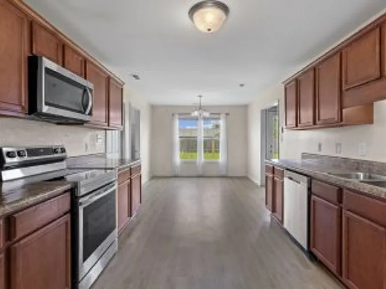 302 Redemption Ct — Photo 8