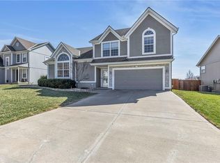 18463 W 157th Pl, Olathe, KS 66062