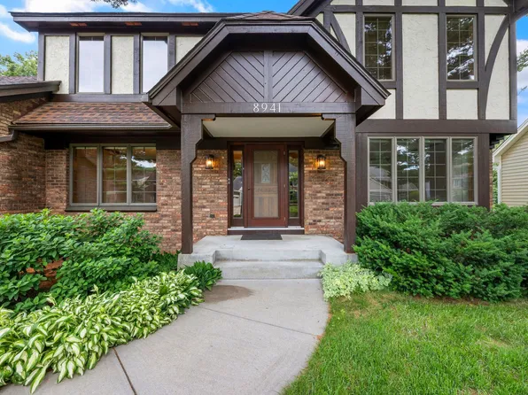 8941 Hunters Trl, Woodbury, MN 55125