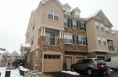 End unit w/1car garage