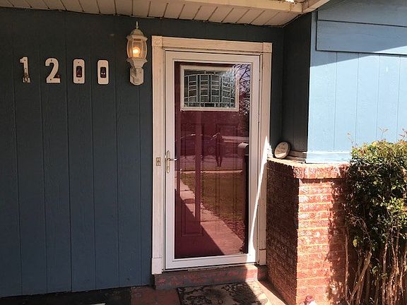 3rd image of 1200 Crescent Dr