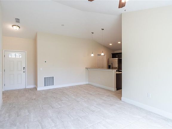4th image of 375 Hibiscus Dr