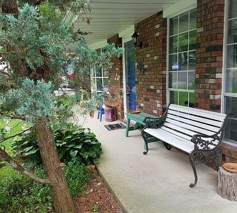 4th image of 31 Hickory Hill Ln