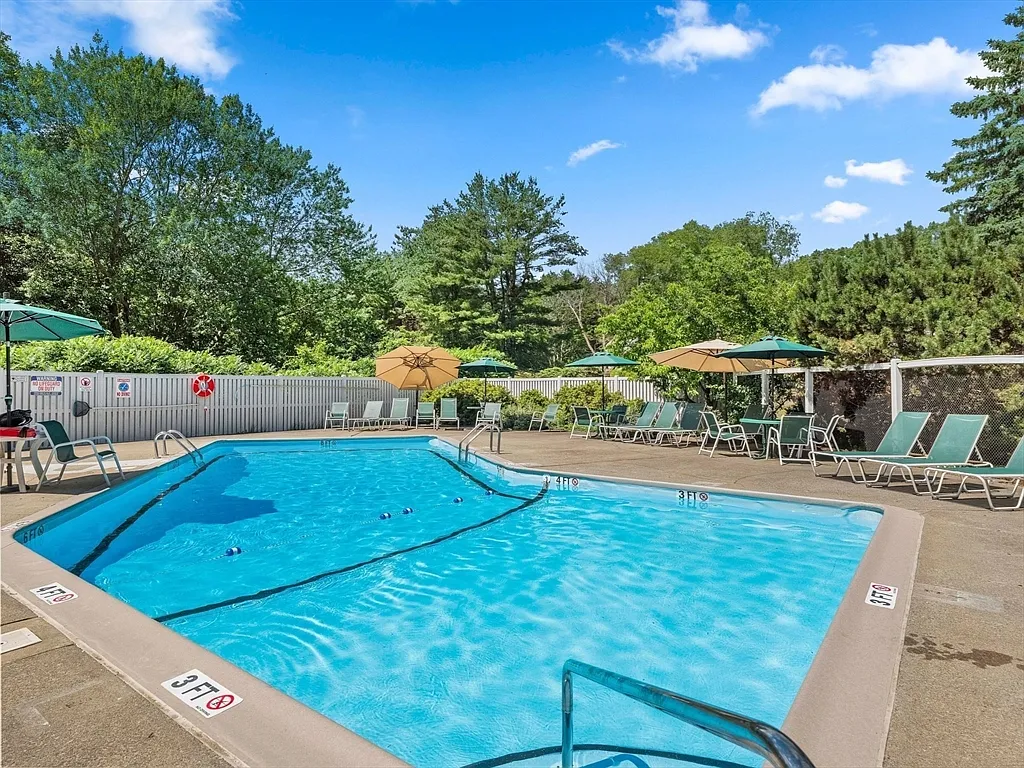 2 bed, 1.5 bath, 1254 sqft, $3,200 — Photo 2