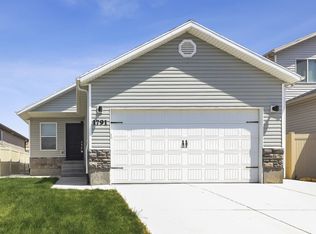 1791 E Tumwater Ln, Eagle Mountain, UT 84005