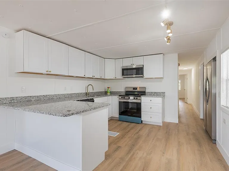 814 Roseapple Ave — Photo 10