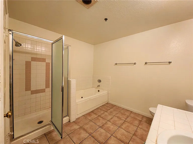 10630 Moorpark St #104 — Photo 20