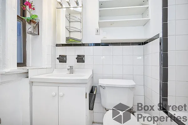 Sold by Box Street Properties LLC | media 9