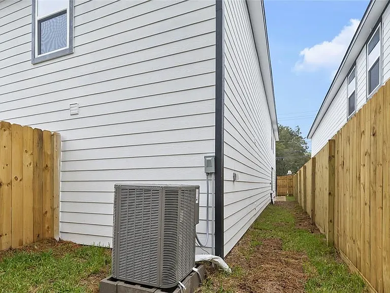 8215 Crestview Dr #A — Photo 3