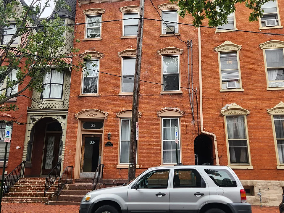 33 N Lime St #4