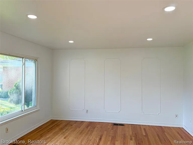 8912 Ardel Dr — Photo 4