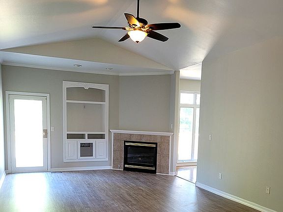 Living Room w/Gas Fireplace 