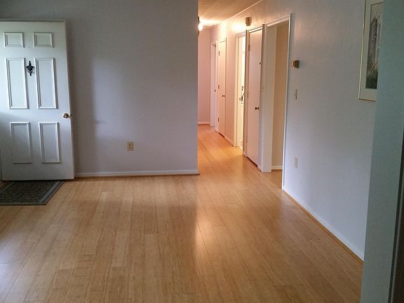 4th image of 101 Collins Dr