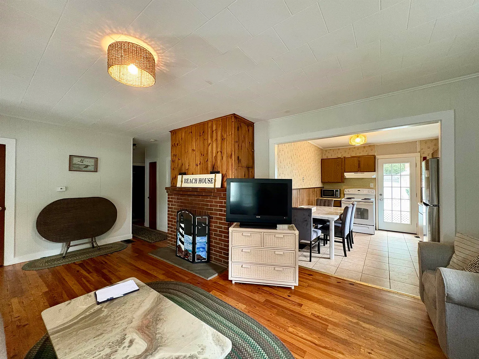 3 bed, 1.0 bath, 1110 sqft, $2,995 — Photo 4