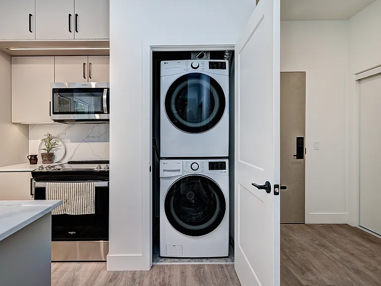 415 Duke St W — Photo 14