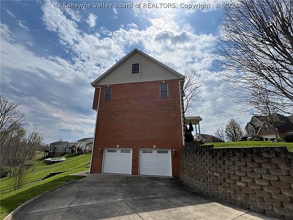 2nd image of 208 Northwoods Dr