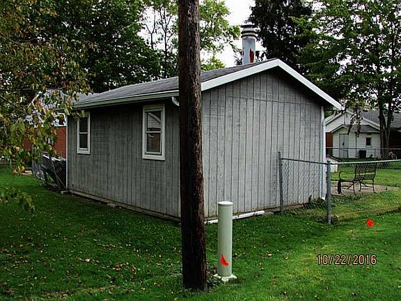 5th image of 637 Marilyn Dr