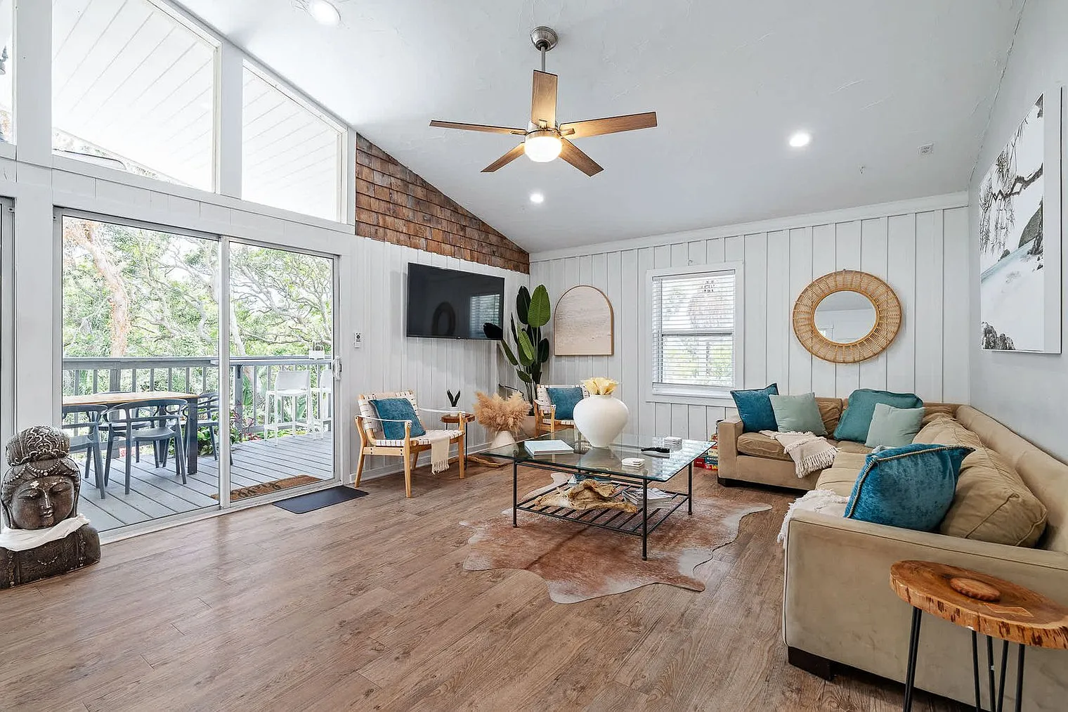 4 bed, 3.0 bath, 1689 sqft, $9,217 — Photo 4
