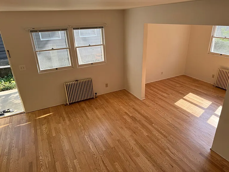1860 Potter Street — Photo 12