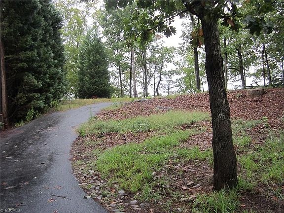 5th image of 168 Foxglove Ln