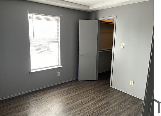 4th image of 950 Hilltop Dr #102