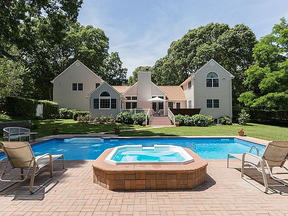 3rd image of 27 Tredwell Ln