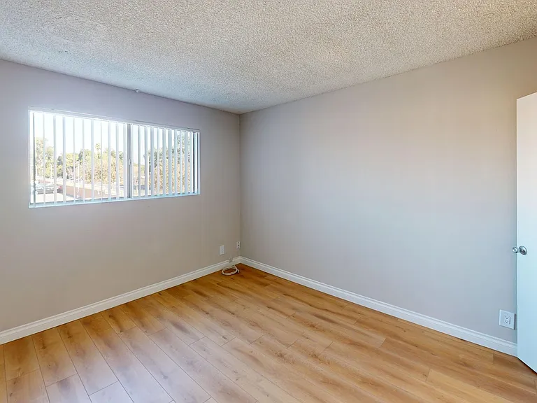 Royal Garden Apartments..Gorgeous Newly Remodeled Apartment Available...Great Location! — Photo 11