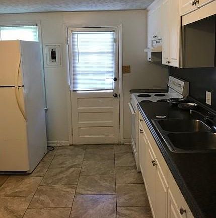 2nd image of 28 E Lee St