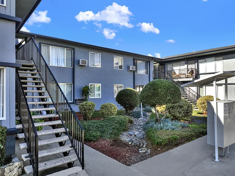 Sylvan Gardens — Photo 16